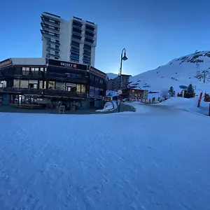 tignes-le-lac-au-pied-des-pistes-ski-in-out.hotels-rhonealpes.com/
